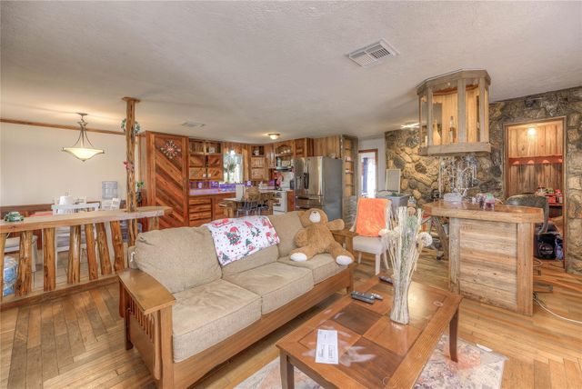 123 Hilltop, Onalaska, TX 77360