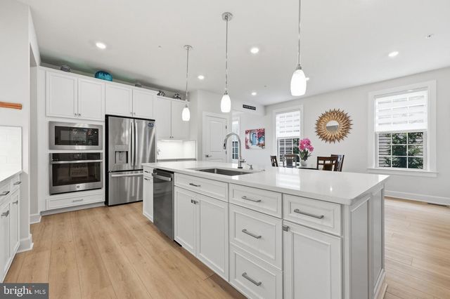 2605 BROADLEAF DR, Frederick, MD 21702