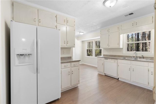 566 Sugar Valley SE Lane, Conyers, GA 30094