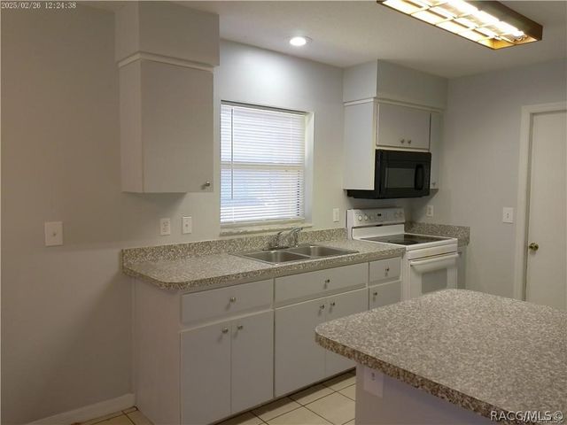 5921 W Woodhill Court, Crystal River, FL 34429