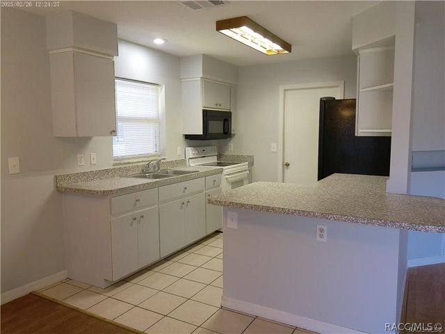 5921 W Woodhill Court, Crystal River, FL 34429