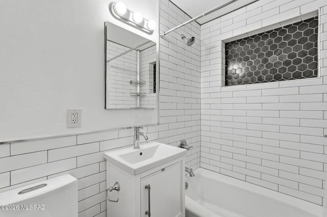 2922 E Seneca Street, Tucson, AZ 85716