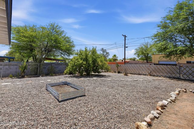 2922 E Seneca Street, Tucson, AZ 85716