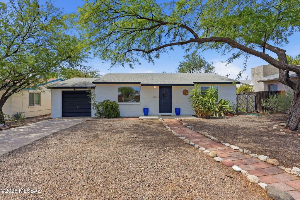 2922 E Seneca Street, Tucson, AZ 85716