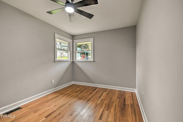 1002 Lincoln Avenue, Johnson City, TN 37604