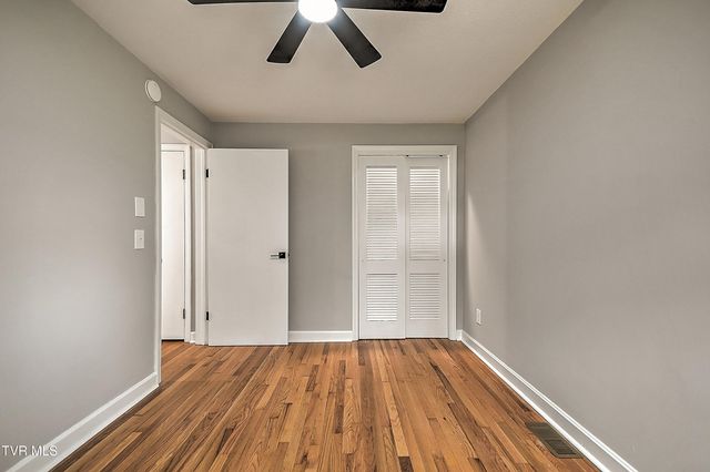 1002 Lincoln Avenue, Johnson City, TN 37604