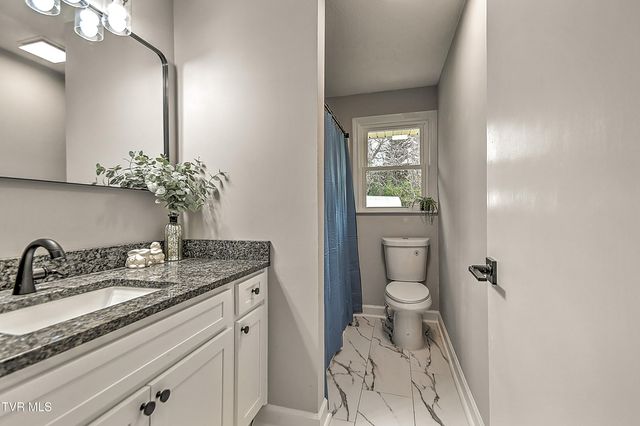 1002 Lincoln Avenue, Johnson City, TN 37604