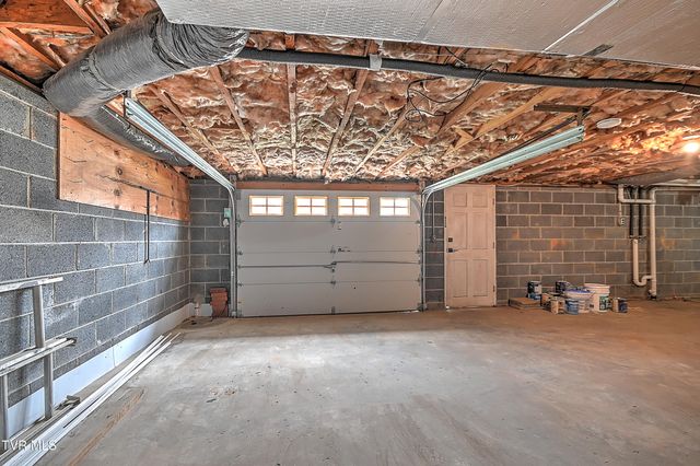 1002 Lincoln Avenue, Johnson City, TN 37604