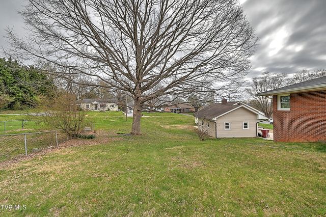 1002 Lincoln Avenue, Johnson City, TN 37604