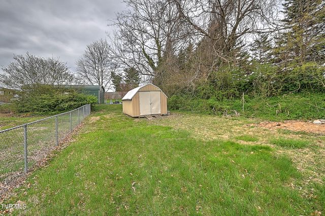 1002 Lincoln Avenue, Johnson City, TN 37604