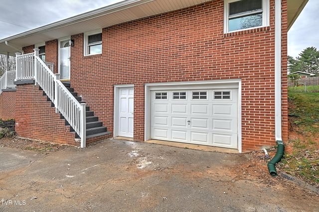 1002 Lincoln Avenue, Johnson City, TN 37604