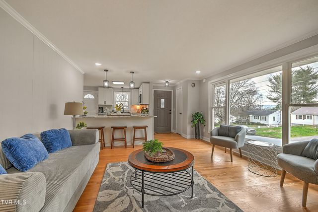 1002 Lincoln Avenue, Johnson City, TN 37604