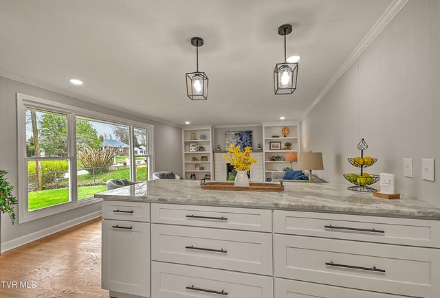 1002 Lincoln Avenue, Johnson City, TN 37604