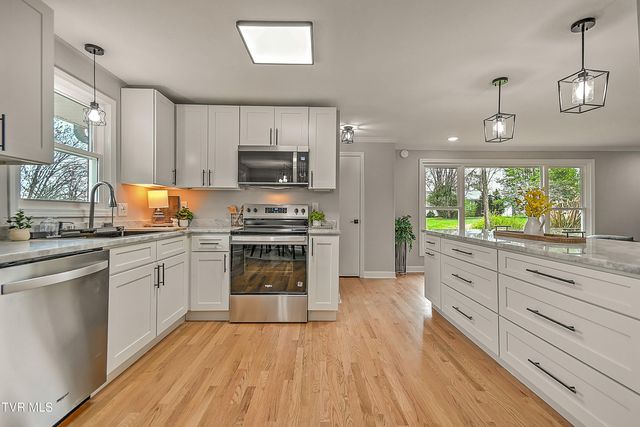 1002 Lincoln Avenue, Johnson City, TN 37604