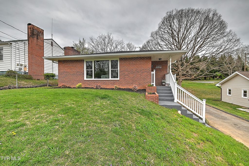 1002 Lincoln Avenue, Johnson City, TN 37604