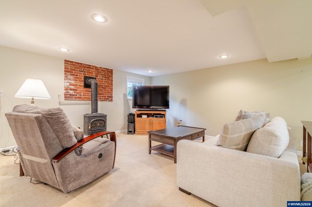 821 6th Av SW, Albany, OR 97321