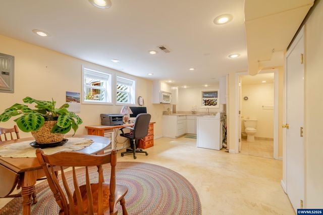 821 6th Av SW, Albany, OR 97321