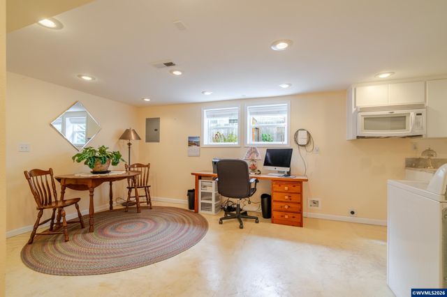 821 6th Av SW, Albany, OR 97321