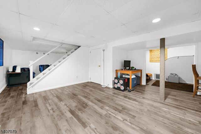 1 Oak Grove Rd, Raritan Twp., NJ 08822