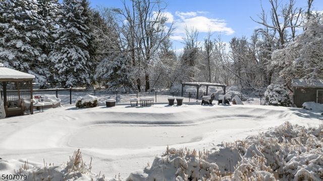 1 Oak Grove Rd, Raritan Twp., NJ 08822