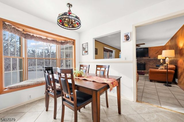 1 Oak Grove Rd, Raritan Twp., NJ 08822