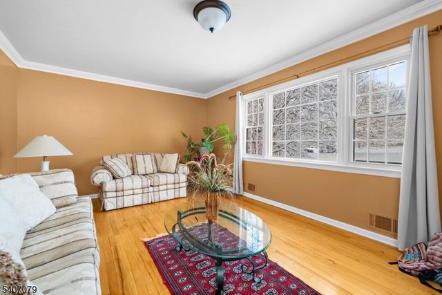 1 Oak Grove Rd, Raritan Twp., NJ 08822