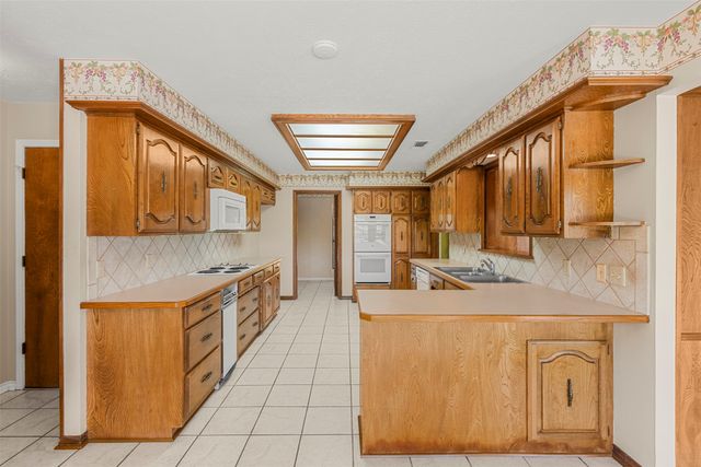 110 Cedar Drive, Oak Leaf, TX 75154