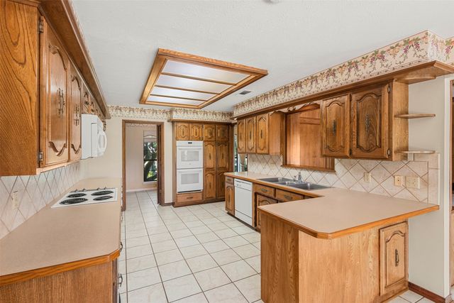 110 Cedar Drive, Oak Leaf, TX 75154
