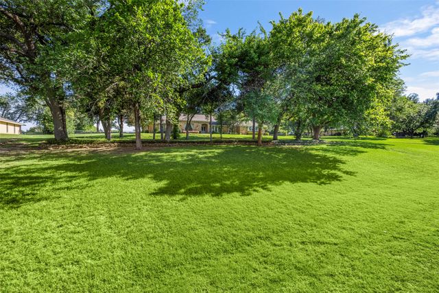 110 Cedar Drive, Oak Leaf, TX 75154
