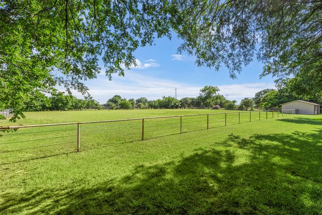 110 Cedar Drive, Oak Leaf, TX 75154