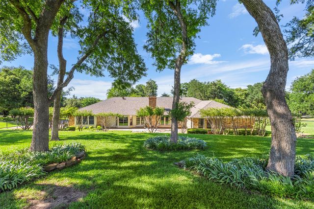 110 Cedar Drive, Oak Leaf, TX 75154