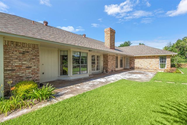110 Cedar Drive, Oak Leaf, TX 75154