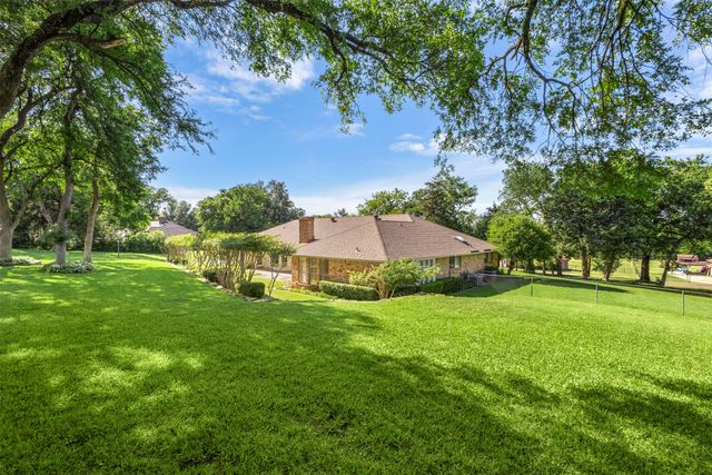 110 Cedar Drive, Oak Leaf, TX 75154