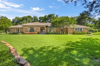110 Cedar Drive, Oak Leaf, TX 75154