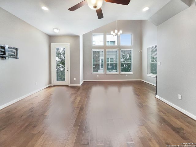 3831 Harry Wurzbach Bldg 16, San Antonio, TX 78209