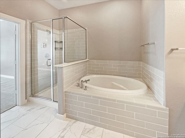 3831 Harry Wurzbach Bldg 16, San Antonio, TX 78209