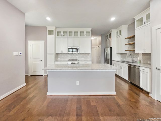 3831 Harry Wurzbach Bldg 16, San Antonio, TX 78209