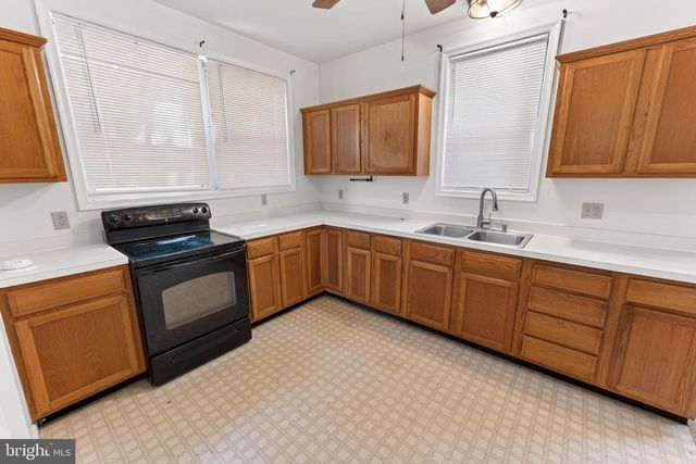 102 DELAWARE AVE, Delmar, DE 19940