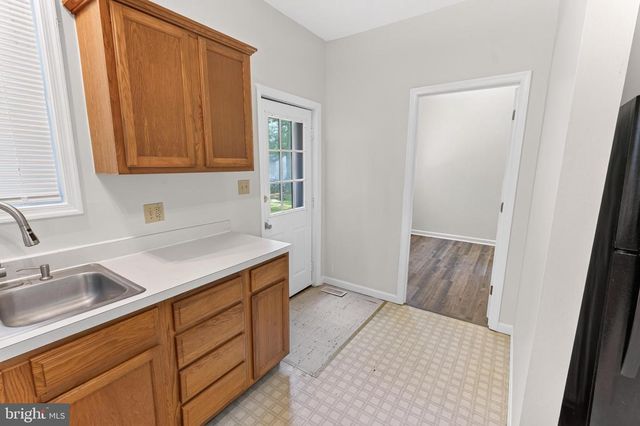 102 DELAWARE AVE, Delmar, DE 19940