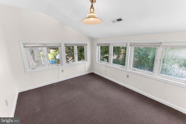102 DELAWARE AVE, Delmar, DE 19940
