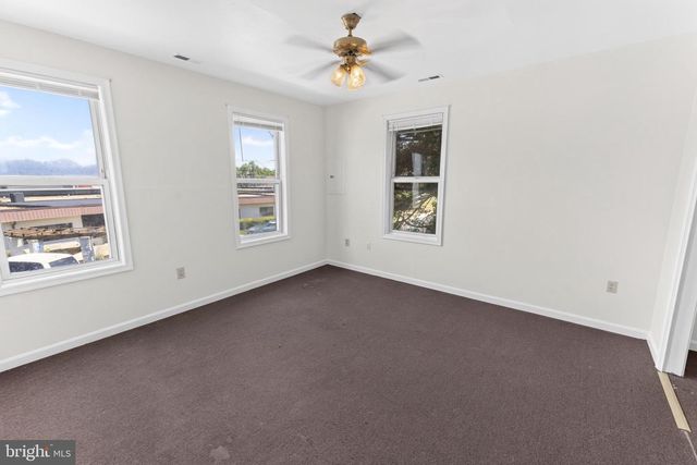 102 DELAWARE AVE, Delmar, DE 19940