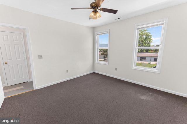 102 DELAWARE AVE, Delmar, DE 19940