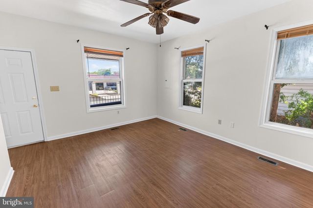 102 DELAWARE AVE, Delmar, DE 19940