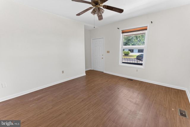 102 DELAWARE AVE, Delmar, DE 19940