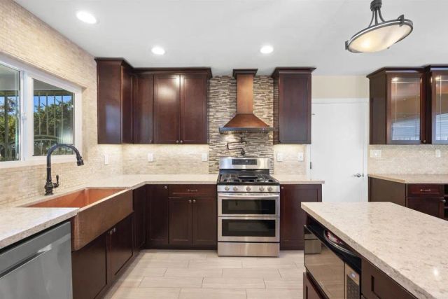 202 E J ST, Chula Vista, CA 91910