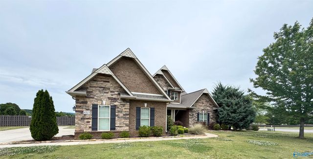 4323 Flint Drive, Owens Cross Roads, AL 35763