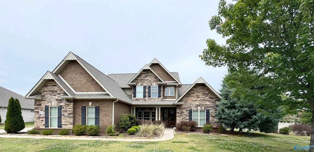4323 Flint Drive, Owens Cross Roads, AL 35763