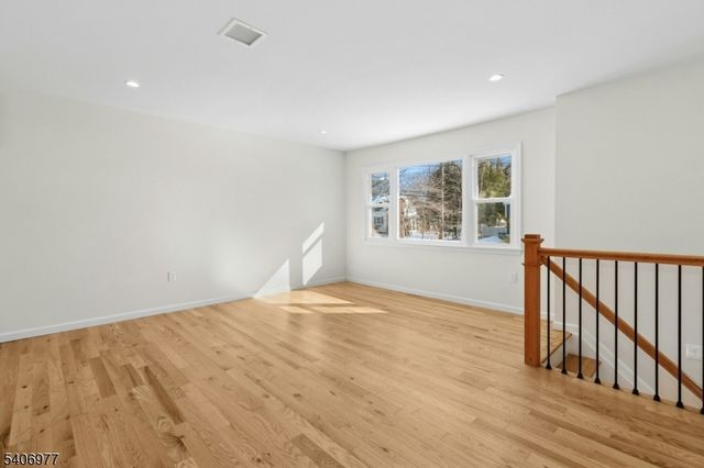 45 Kempshall Ter, Fanwood Boro, NJ 07023