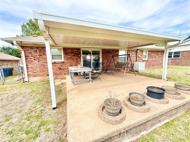 1016 W Peebly Drive, Midwest City, OK 73110