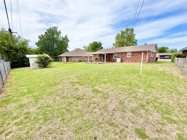 1016 W Peebly Drive, Midwest City, OK 73110